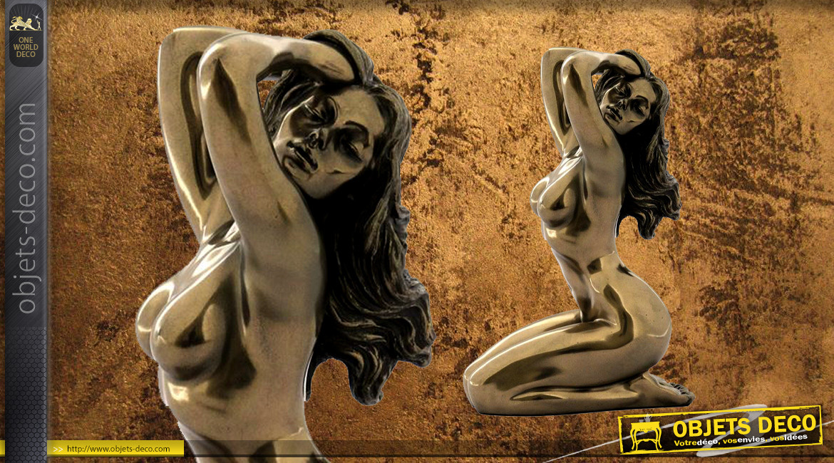Charme et attraction, représentation d'une femme à genoux aux cheveux longs, en résine finition dorée vieillie, collection Nudités, 14cm