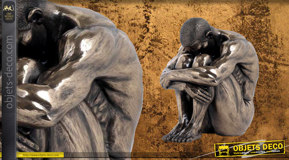 Triste et pensif, représentation d'un homme la tête sur les genoux, en résine fintion bronze doré, collection Nudités, 16cm