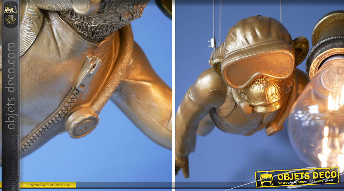 Lampe d'appoint suspendue en résine et verre en forme de singe explorateur, finition dorée effet brossé, ambiance Steampunk, 57mcm