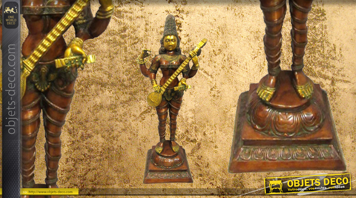 Sculpture en laiton massif de la déese Sarasvati postée debout, divinité symbole de connaissance et des arts, finitions effet anciennes, 49kg - 130cm