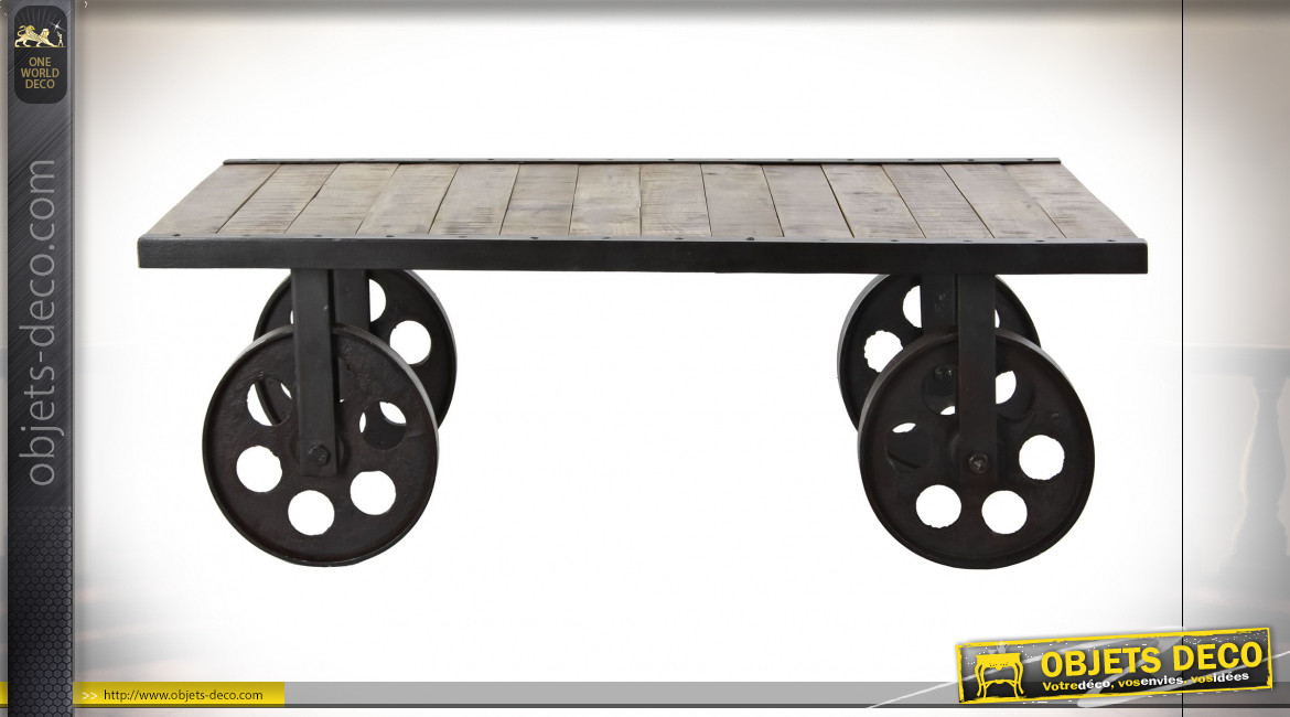 Table basse en métal et bois de manguier finition naturelle, roues en métal esprit Berline de mine, 106cm