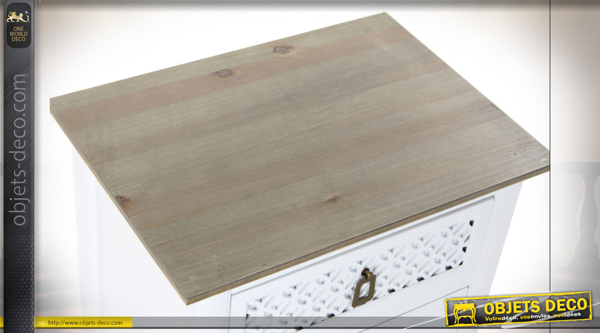 Table de chevet 3 tiroirs en bois de sapin finition blanche ambiance orientale, 66cm