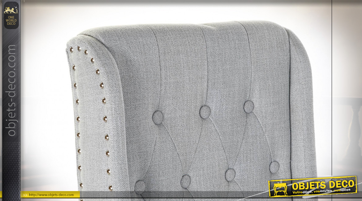 Chaise en bois et lin capitonné finition grise, clous de tapissier de style classique, 102cm