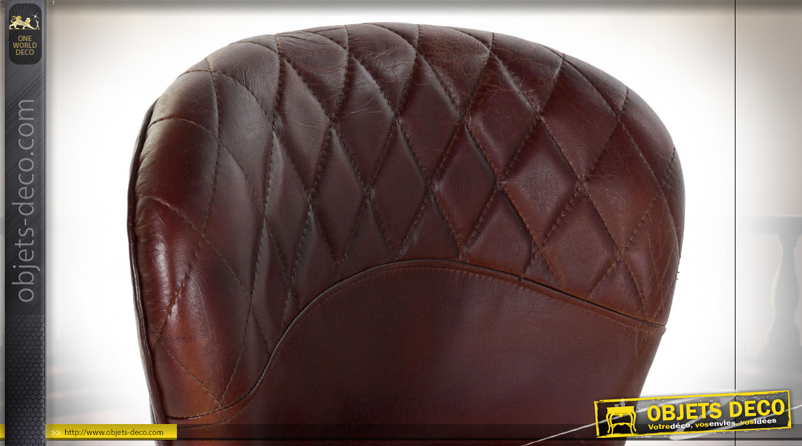 Chaise de style rétro en fer doré, assise et dossier en cuir molletonné finition brun cigare 80cm