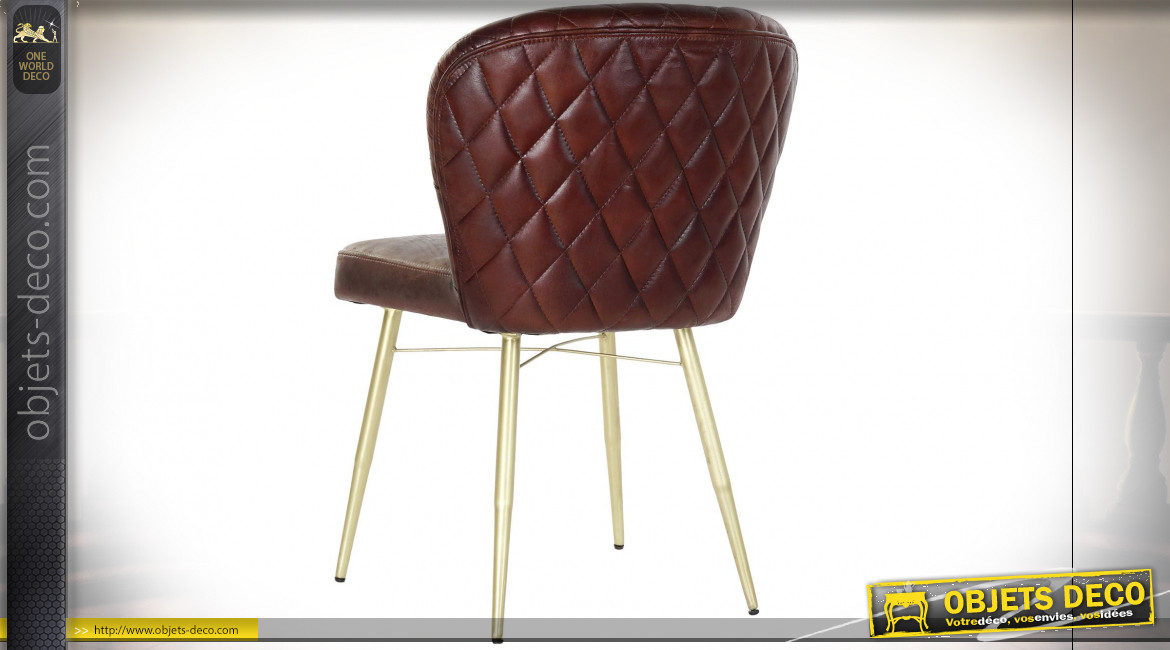 Chaise de style rétro en fer doré, assise et dossier en cuir molletonné finition brun cigare 80cm