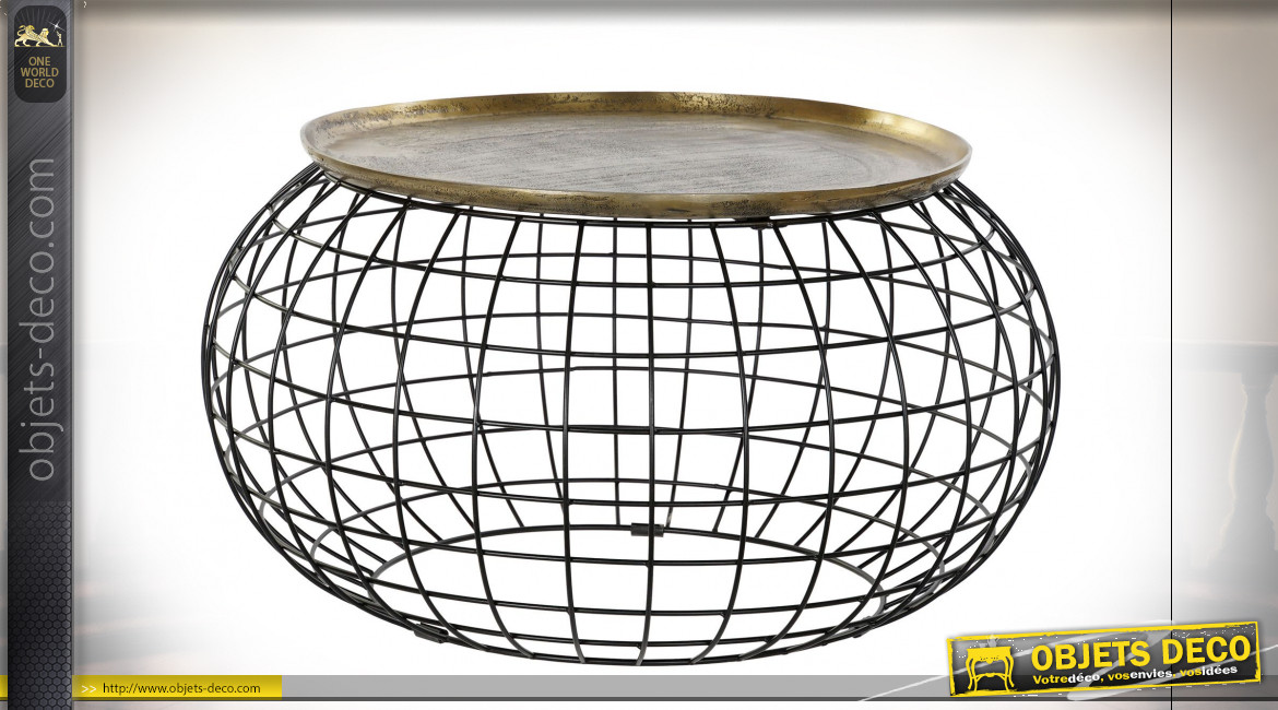 Table basse en aluminium ajouré plateau finition dorée ambiance moderne chic, Ø80cm