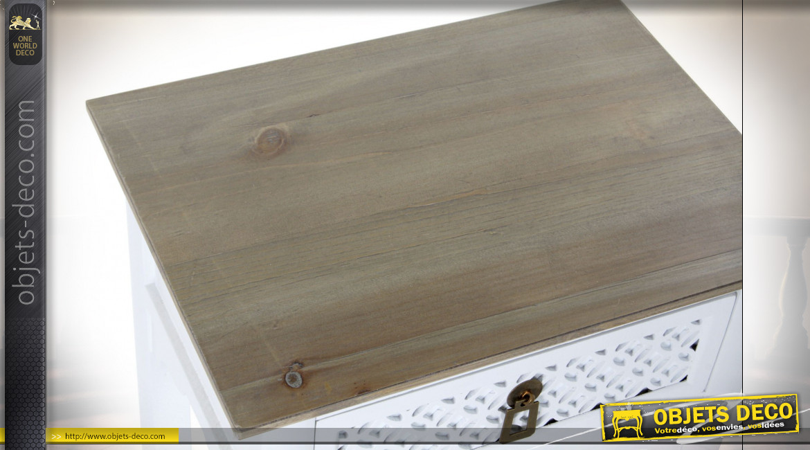 Table de chevet en bois de sapin finition blanche et naturelle ambiance orientale, 69cm