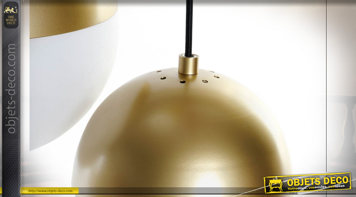 Suspension luminaire 3 feux en métal finition dorée ambiance moderne chic, 80cm