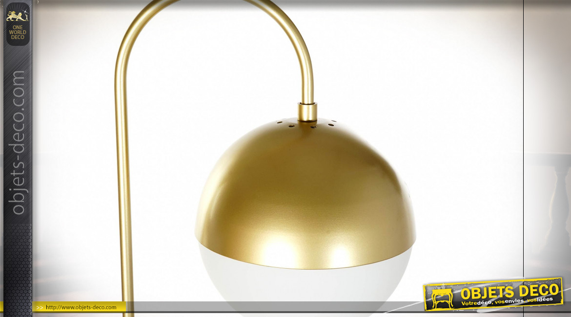 Lampadaire en métal finition dorée ambiance moderne chic, 165cm