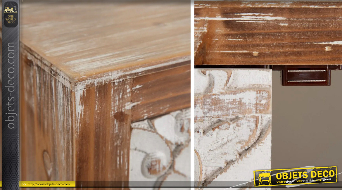 Grande table de chevet en bois sculpté finition blanchie et naturelle, 2 portes et 2 tiroirs, 66cm