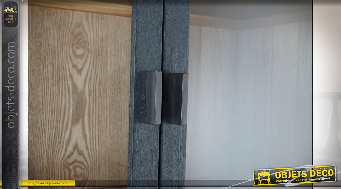 Vitrine en bois finition naturelle, portes avec motifs géométriques ambiance rétro, 186cm