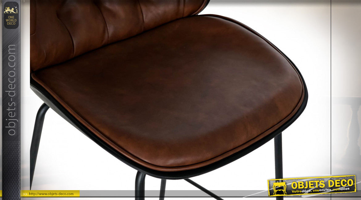 Chaise de bar à dossier capitonné imitation cuir finition brun foncé ambiance rétro, 114cm