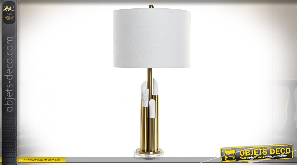 Lampe à poser en métal finition dorée et marbre blanc ambiance moderne chic, 71cm