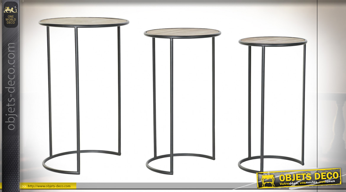 Série de 3 tables d'appoint gigognes en métal noir et bois finition naturelle ambiance industrielle, 66cm