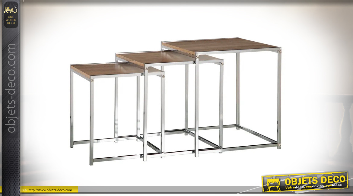 Série de trois tables gigognes en métal chromé argent et bois effet chêne vieilli, ambiance moderne, 40/36/32cm