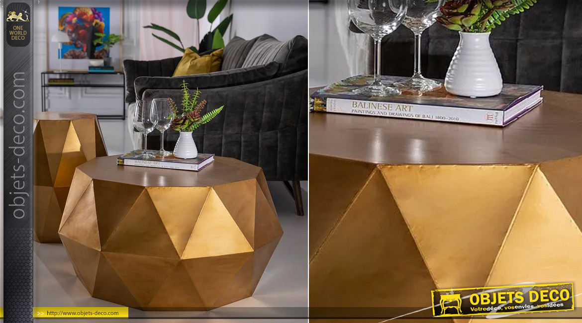 Grande table basse en métal en forme de décagone, finition doré ancien, ambiance moderne géométrique, Ø81cm