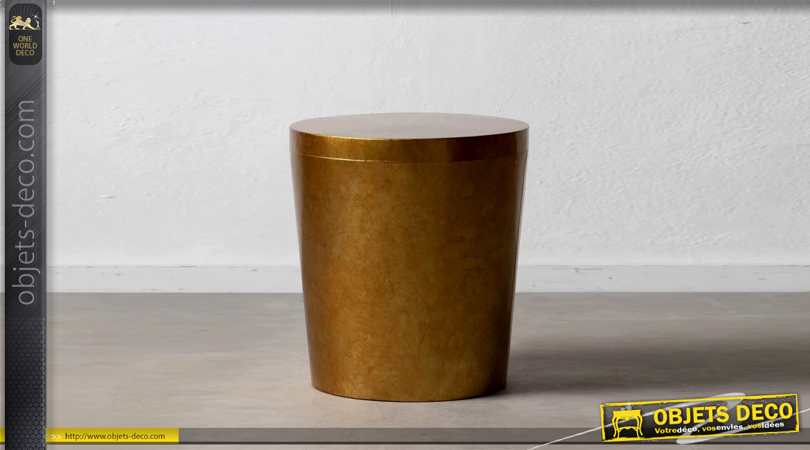 Table d'appoint effet bloc de métal, finition dorée reflets bronze, ambiance contemporaine, Ø50cm