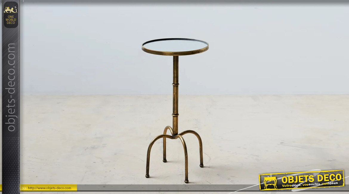 Table auxiliaire en métal doré vieilli et plateau miroir, pied en quadripode, ambiance classique chic, Ø35cm