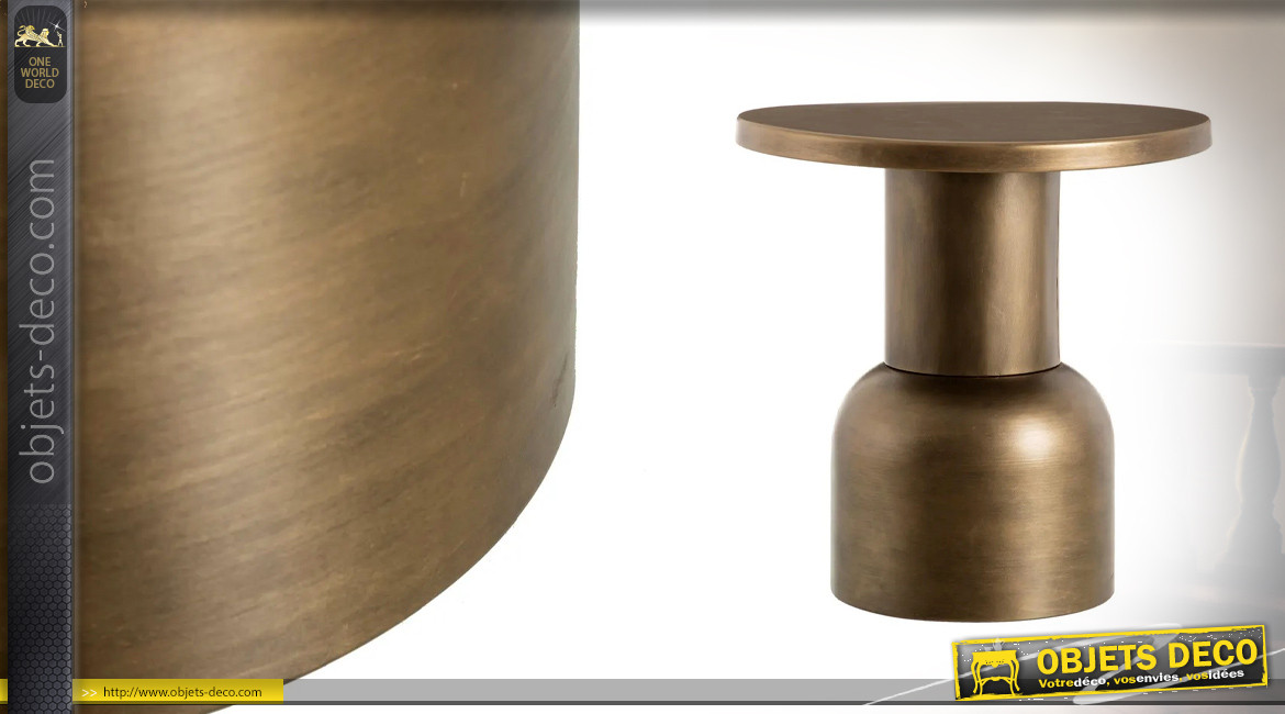 Table d'appoint ronde en métal effet bloc, finition dorée reflets bronze, ambiance contemporaine, Ø51cm