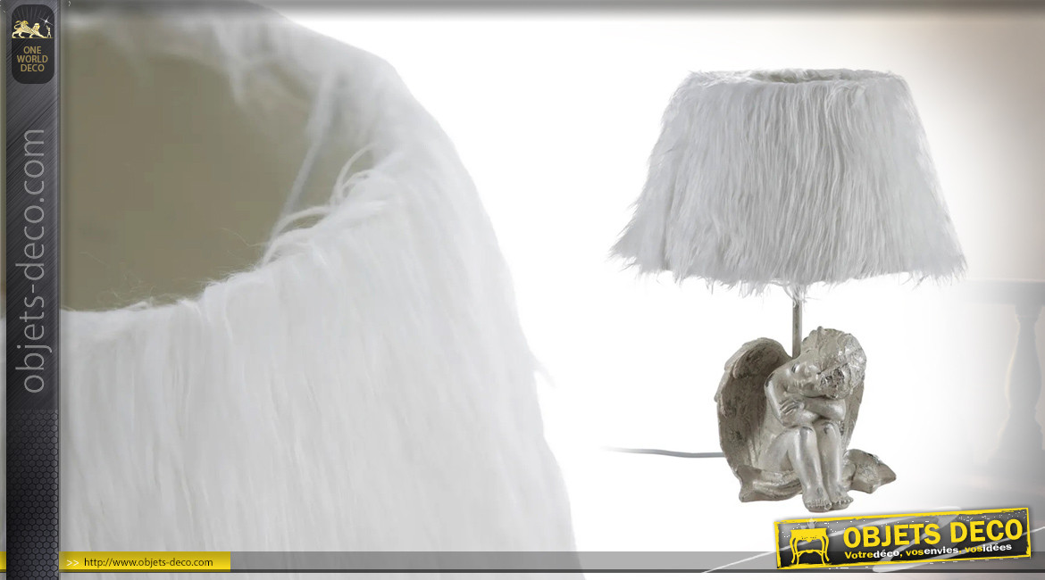 Lampe ange en résine avec abat-jour à poils longs, finition blanc et argentée vieilli, 41cm