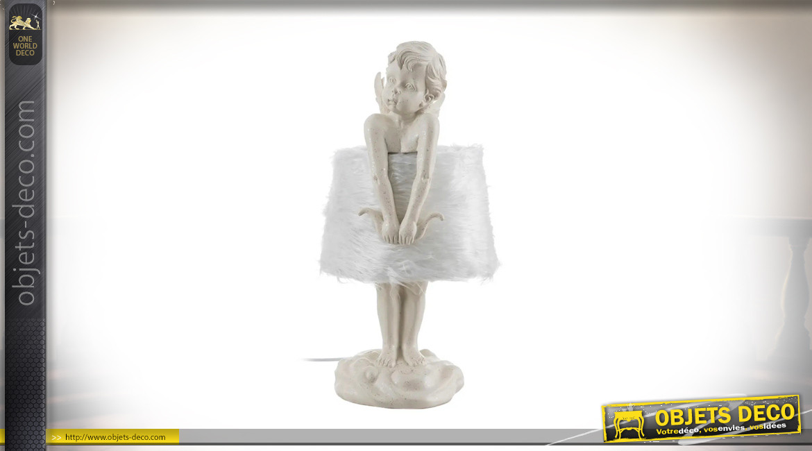 Lampe romantique avec sculpture d'ange et abat jour blanc à poils longs, 53cm