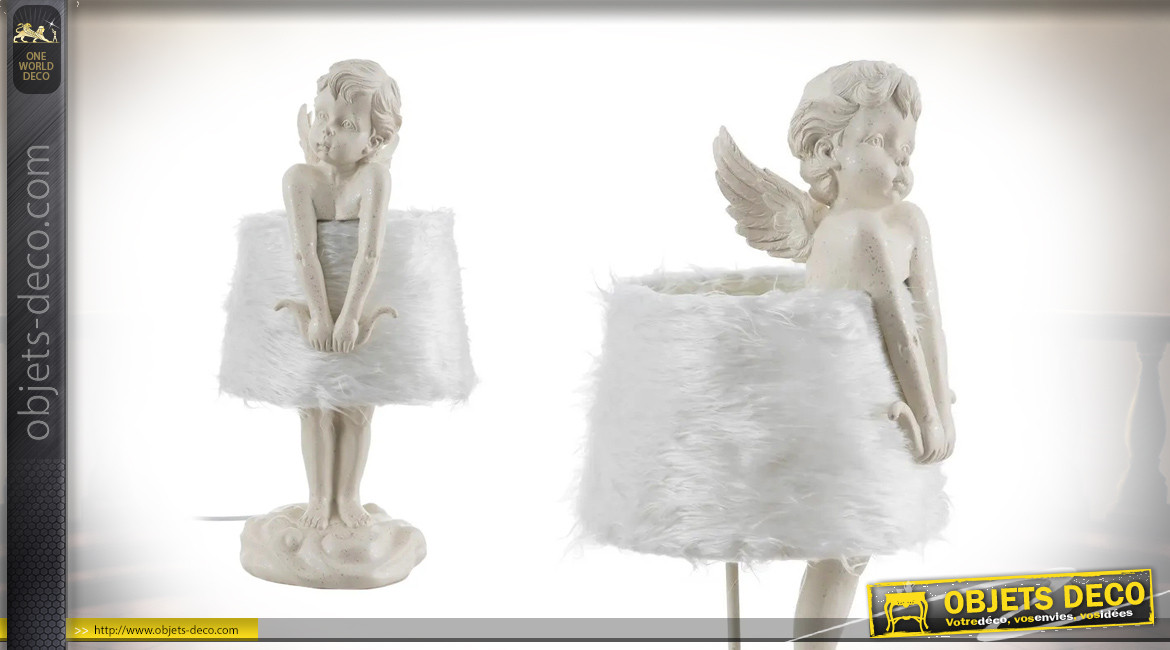 Lampe romantique avec sculpture d'ange et abat jour blanc à poils longs, 53cm