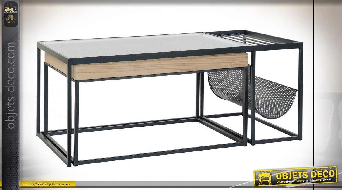 Table basse avec porte revues en métal finition noire, plateau en verre ondulé ambiance industrielle moderne, 110cm