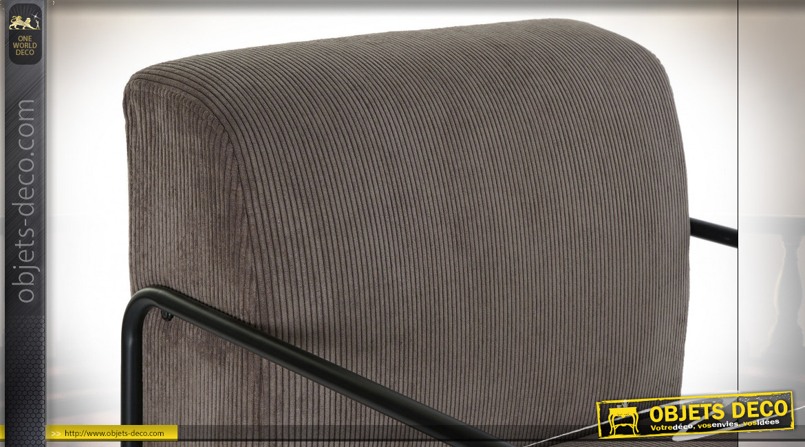 Fauteuil en polyester finition grise et pieds en métal noir de style rétro, 79cm