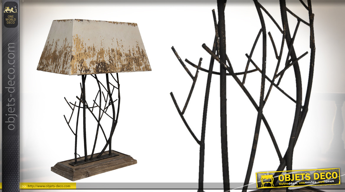 Grande lampe de salon en bois et métal, finition vieillie oxydé doré, pied effet branchage, 75cm