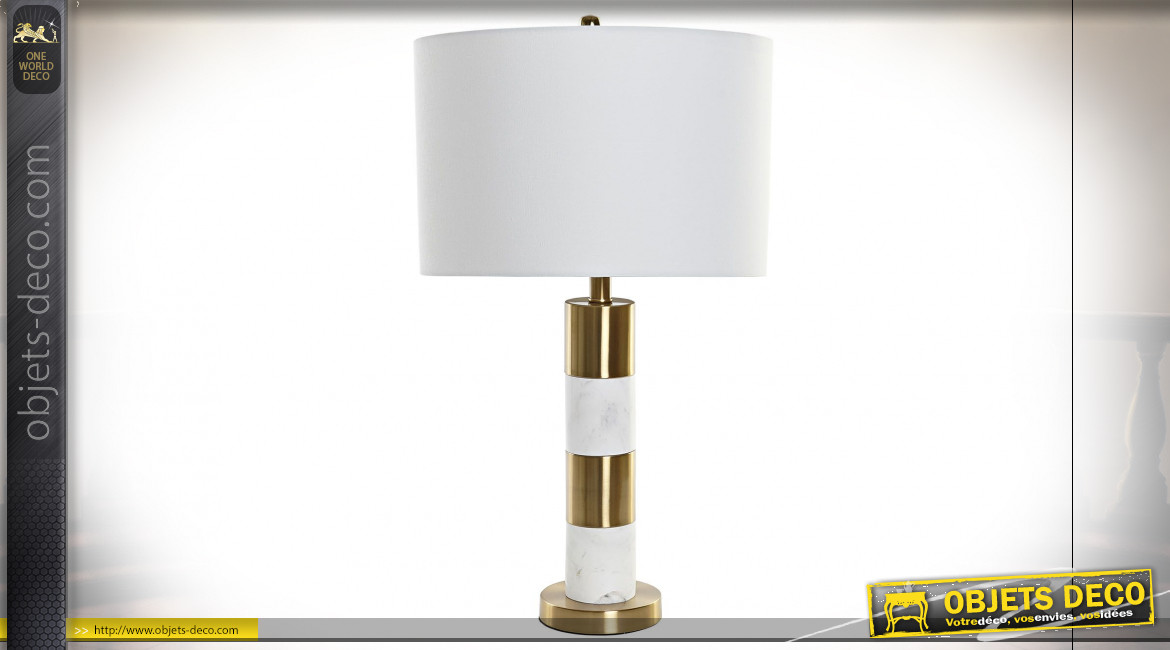 Lampe de table en métal finition dorée et marbre blanc ambiance moderne chic, 69cm