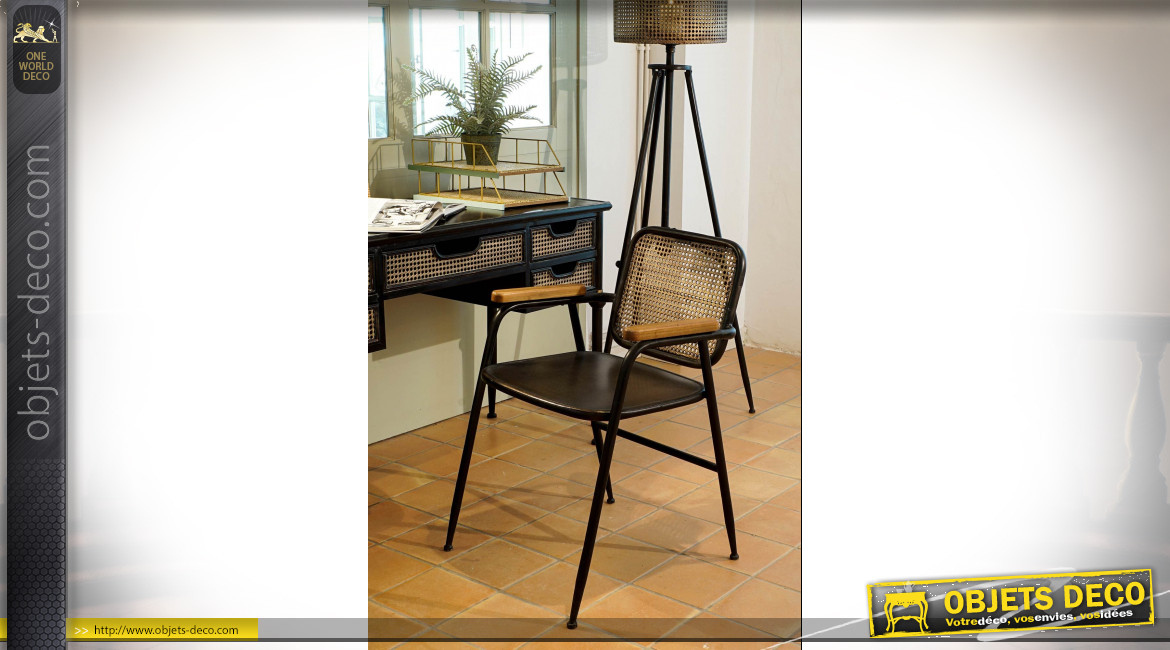 Chaise en métal finition noire, dossier esprit cannage de rotin couleur cuivrée ambiance industrielle rétro, 76cm