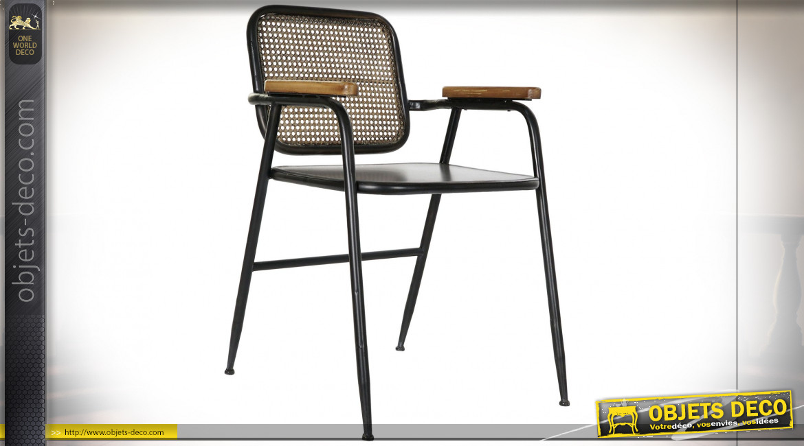 Chaise en métal finition noire, dossier esprit cannage de rotin couleur cuivrée ambiance industrielle rétro, 76cm