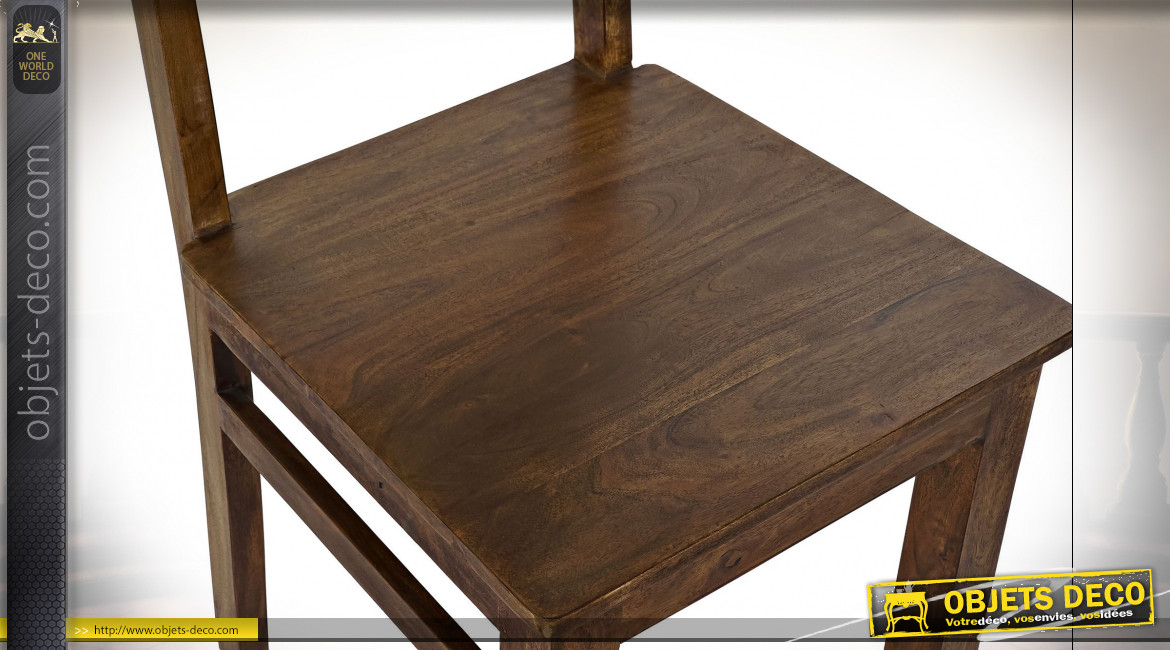 Chaise en bois d'acacia finition brun foncé ambiance chalet, 98cm