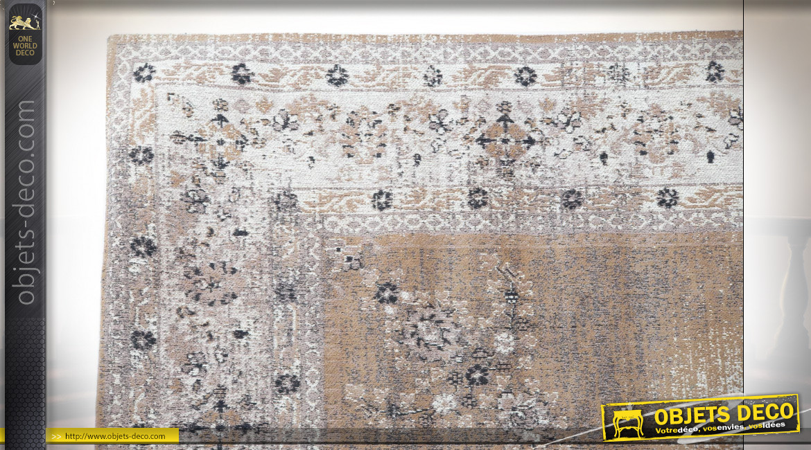 Tapis en coton et polyester finition vieillie aux motifs de fleurs ambiance orientale, 240cm