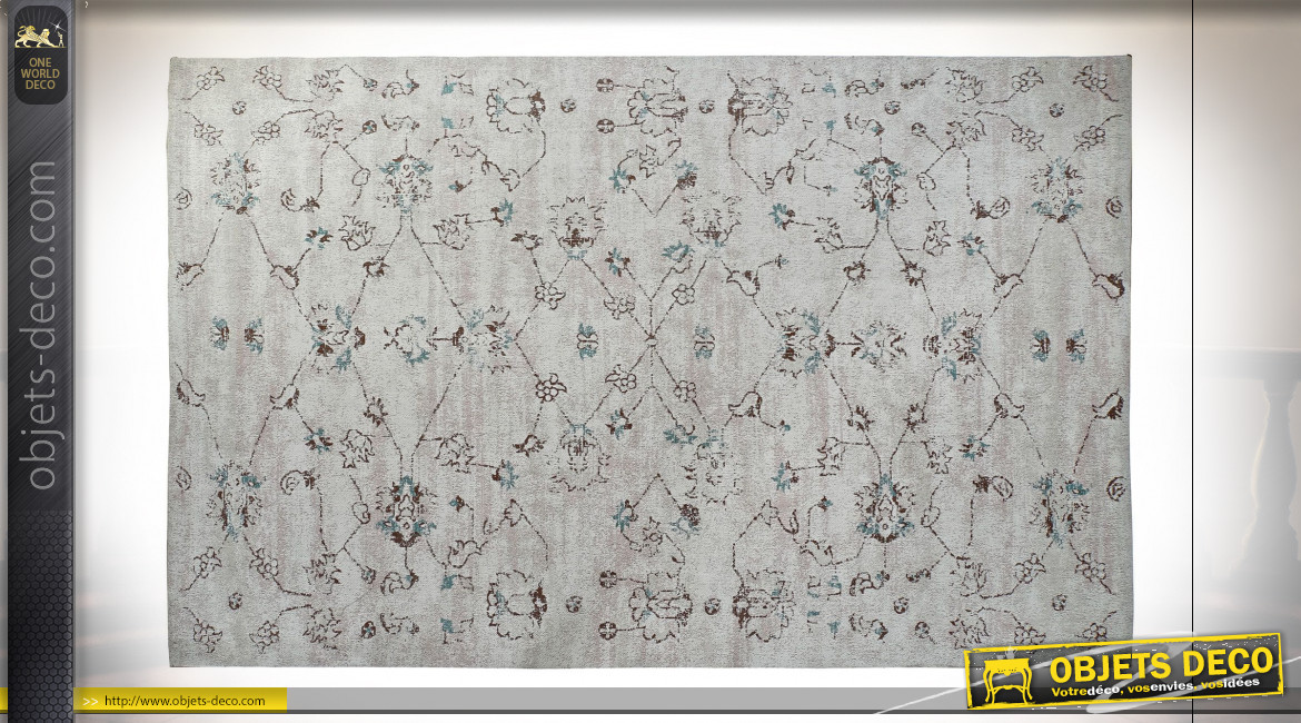 Tapis en coton et polyester finition blanc crème aux motifs de fleurs ambiance shabby chic, 240cm