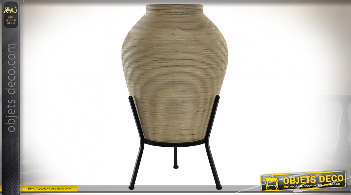 Vase décoratif en rotin finition naturelle et support en métal noir ambiance tropicale, 65cm