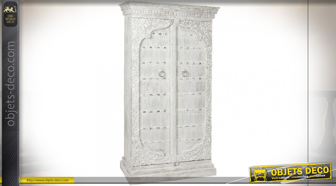 Grande armoire en bois de manguier sculpté finition blanc vieilli de style Indien, 190cm