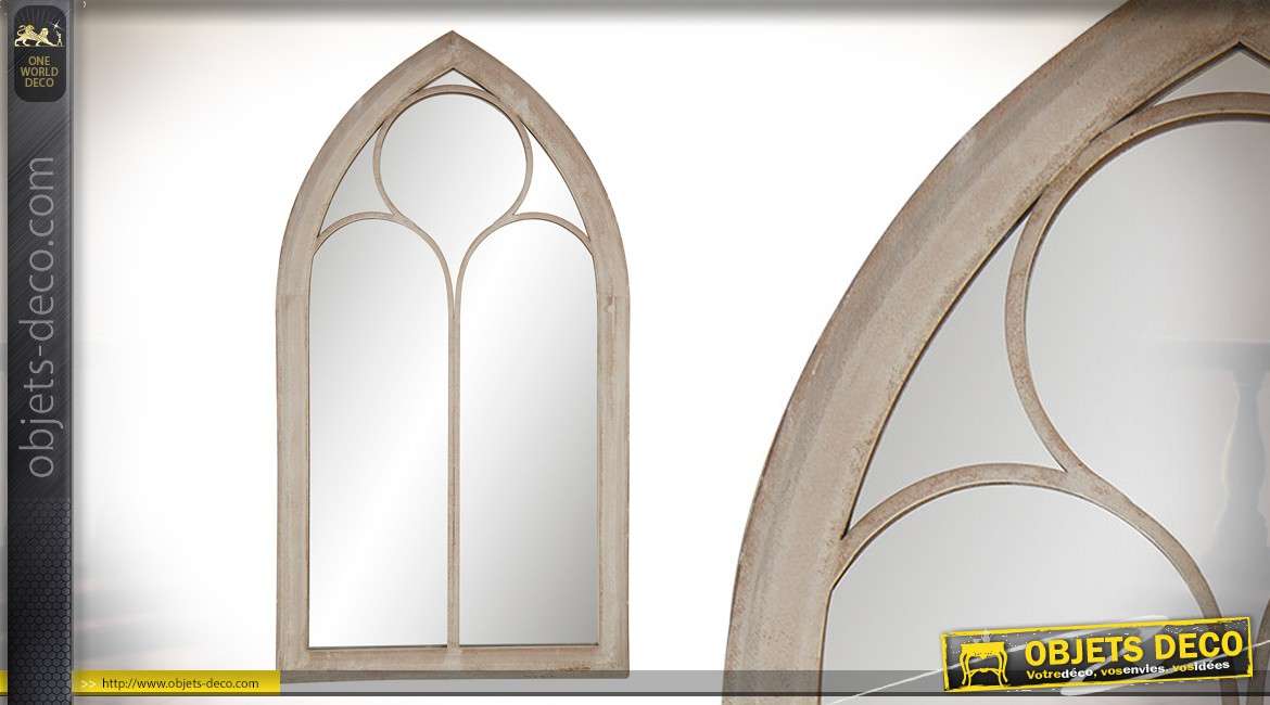 Miroir de style gothique, encadrement en métal style usé, forme d'ancienne fenêtre