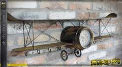 Avion biplan en métal oxydé pour décoration murale avec horloge 96 cm