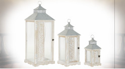 Série de trois lanterne de style romantique et rustique en bois et métal de couleur blanche 86 cm