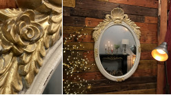Miroir mural en bois et résine de style baroque, coquille frontale et ornements latéraux finition dorée vieilli, 94cm