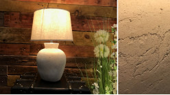Lampe de salon en grès finition beige sable, abat jour en coton clair, 50cm