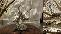 Sculpture en résine d'un couple de cerf, finition argent vieilli, 23cm
