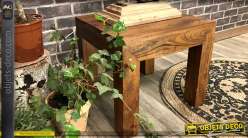 Petite table basse carrée en bois massif d'acacia richement texturé, 15kg