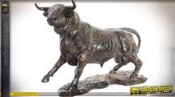 Statuette animalière Taureau en résine aspect bronze vieilli 37 cm