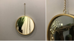 Miroir rond avec chainette de suspension, en métal finition dorée, de style moderne discret, Ø35cm