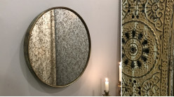 Miroir rond en métal doré avec vitre effet vieille glace, ambiance rétro chic, Ø50cm