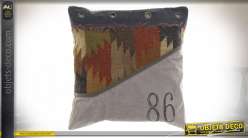 Coussin en tissus épais effet Kilim, couleurs chaudes et aspect moderne, 45x45