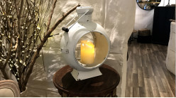Lanterne en métal finition crème vieilli, ambiance projecteur de bateau, 41cm