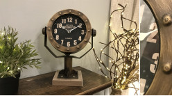 Horloge de table en métal style ancien projecteur de bateau, finition doré ancien et relfets cuivrés